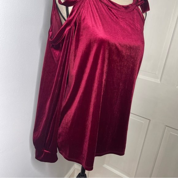 BiBi Red Velvet Tie Shoulder Top Size Large - Picture 3 of 9